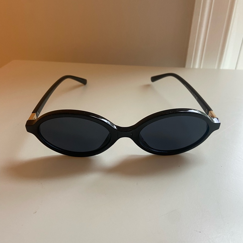 Retro Oval 🖤 Sunglasses Black NWT